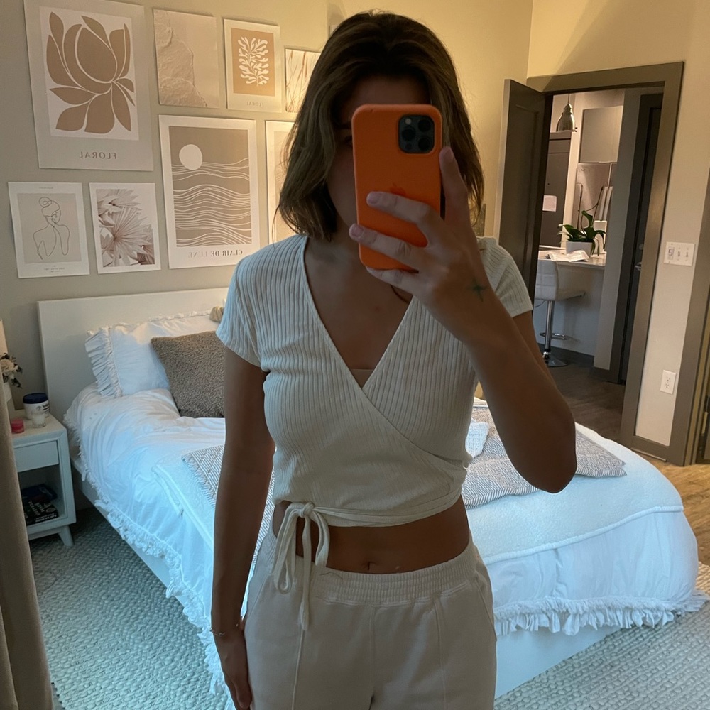 Reformation Flora Ribbed White crop wrap top size small